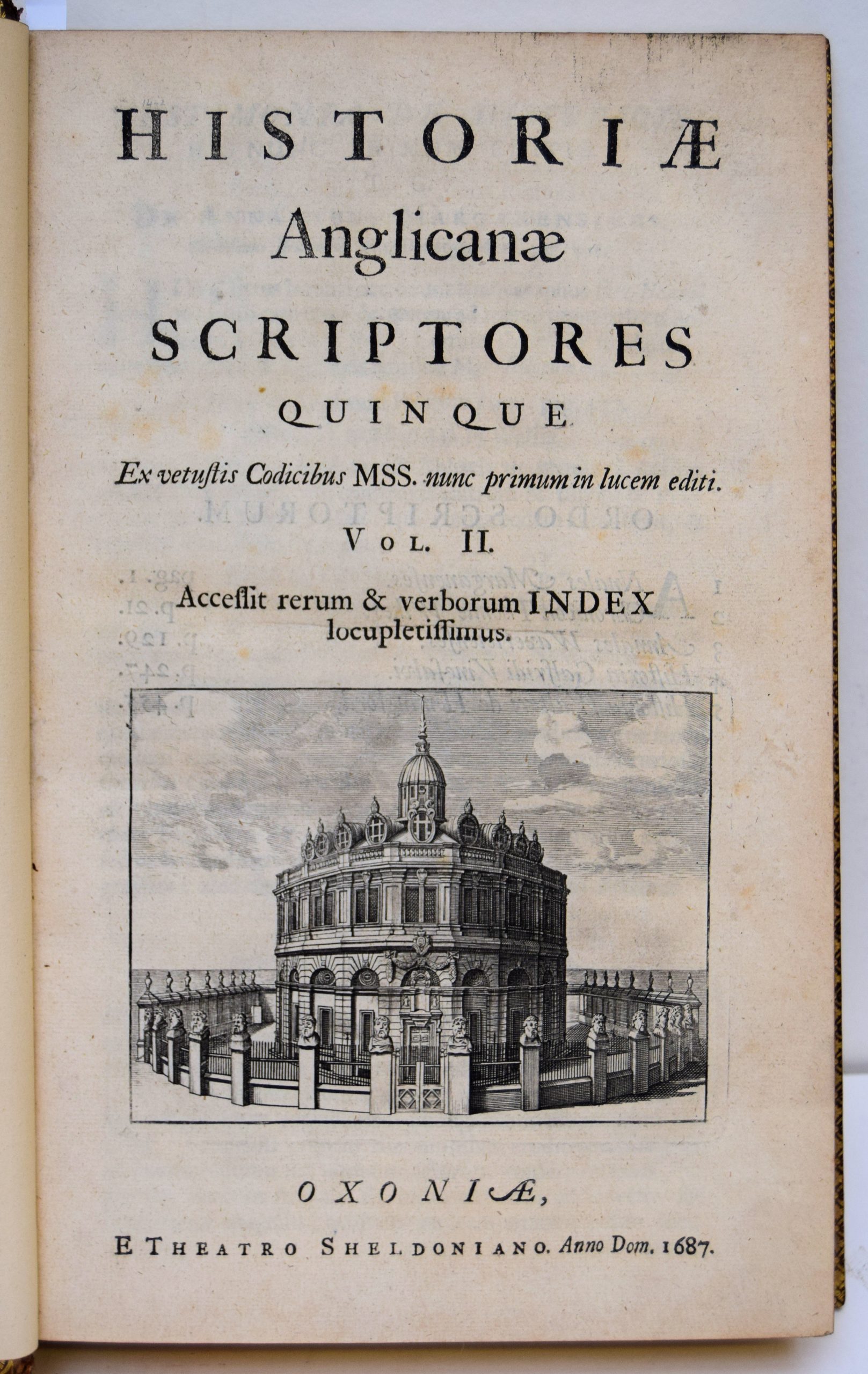 I. RERUM ANGLICARUM SCRIPTORUM VETERUM. Tom. I. Quorum Ingulfus nunc primum integer, cæteri nunc primum prodeunt.<br>II. HISTORIÆ ANGLICANÆ SCRIPTORES QUINQUE. Ex vetustis Codicibus MSS. nunc primum in lucem editi. Vol. II. Accesit rerum et verborum Index locupletissimus. <br>III. HISTORIAE BRITANNICAE, SAXONICAE, ANGLO-DANICAE, SCRIPTORES XV. Ex vetustis codd. mss. editi Opera Thomae Gale Th.Pr. Præfatio ostendit Ordinem. Accessit Rerum et Verborum Index Locupletissimus.. - Image 4
