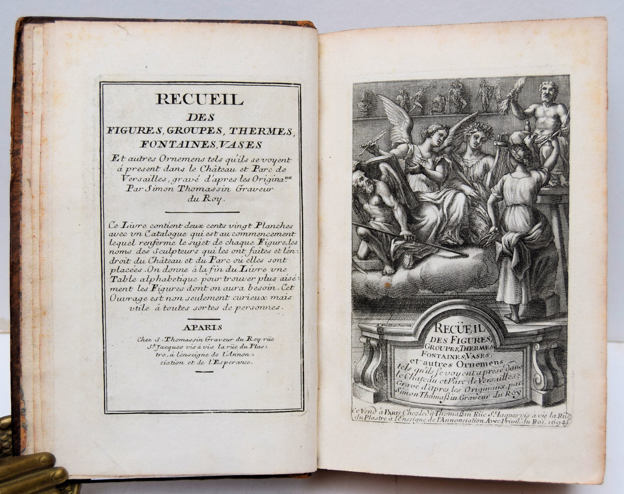 RECUEIL DES FIGURES, GROUPES, THERMES, FONTAINES, VASES, STATUES, ET AUTRES ORNEMENS DE VERSAILLES. Tels Qu'ils Se Voyent A Present Dans Le Chateau & Parc de ~VersillesGravé D'Après Les Originaux. par Simon Thomassin Graveur de Roy. - Image 2